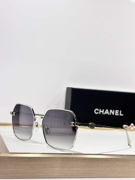 Picture of Chanel Sunglasses _SKUfw76989830fw